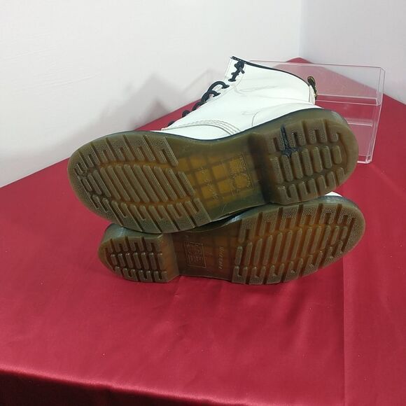 Dr. Doc Martens 1460 Womens Size 10 White Patent Leather 8 Eyelet Combat Boots. - Picture 11 of 14